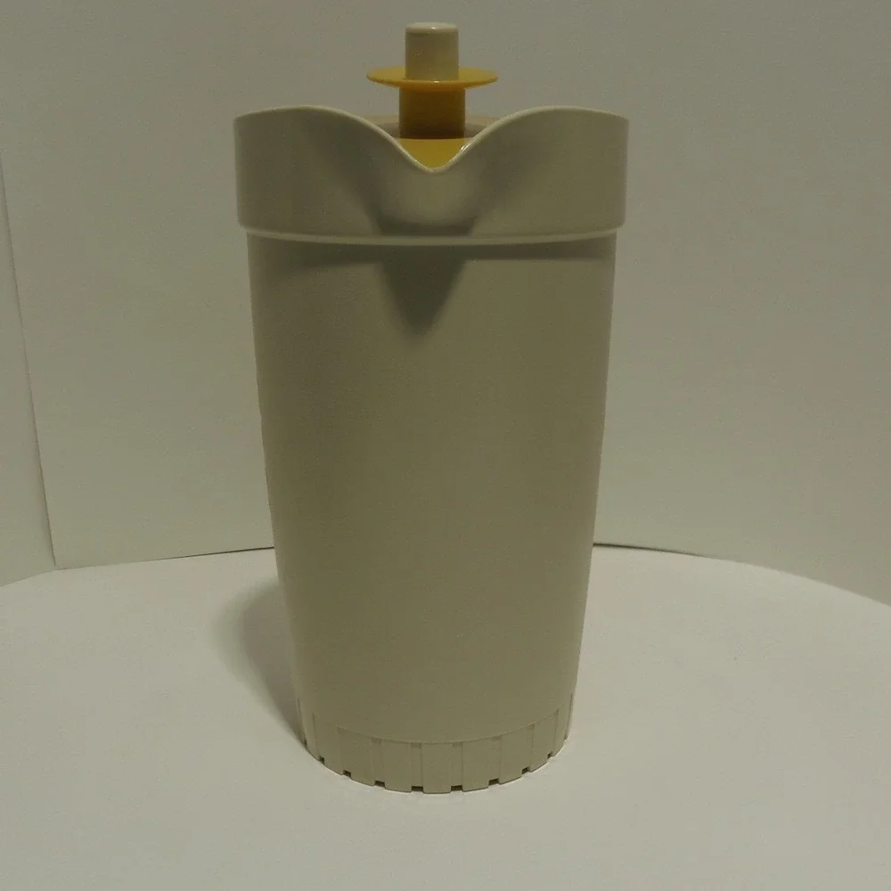 Tupperware Pitcher 1 QT‎ Cream Harvest Gold Push Button Lid Vintage 70s